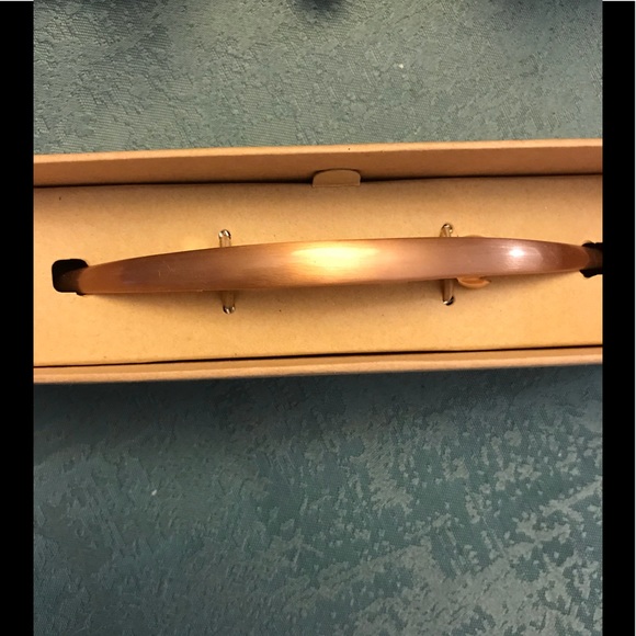 Hair accessory - Picture 1 of 3